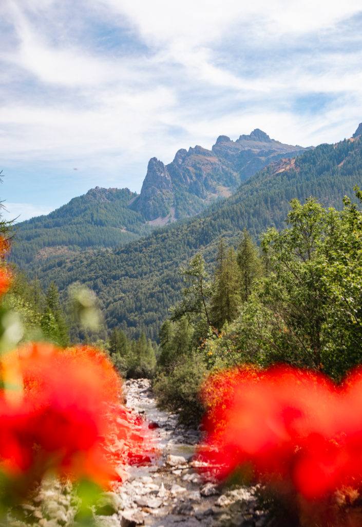 Découvrir Réallon au dessus du lac de Serre ponçon et randonner dans les ecrins