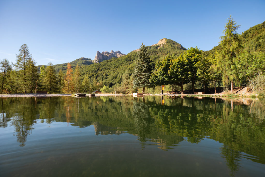 Découvrir Réallon au dessus du lac de Serre ponçon et randonner dans les ecrins