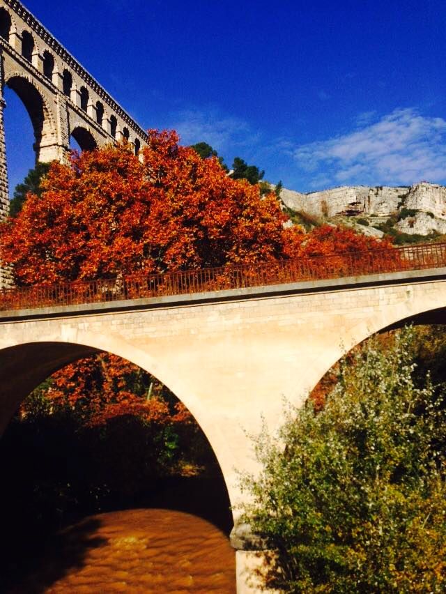 Das Aquädukt von Roquefavour im Herbst.