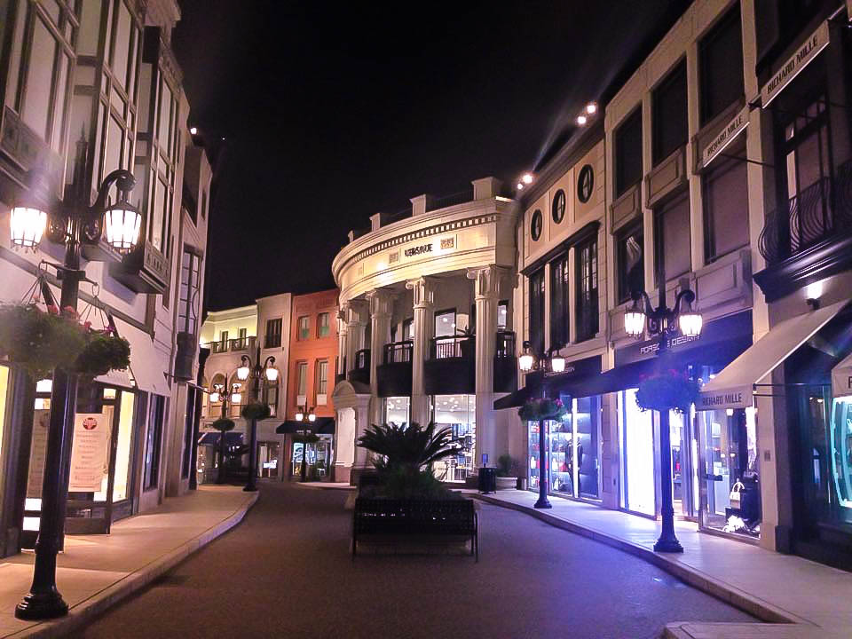 Rodeo Drive, la nuit.