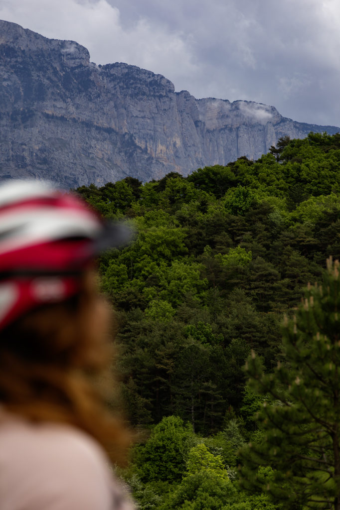 Explorer la Drôme à vélo : sublime voyage dans le Diois avec Allibert Trekking, entre montagnes du Vercors et rivière turquoise.