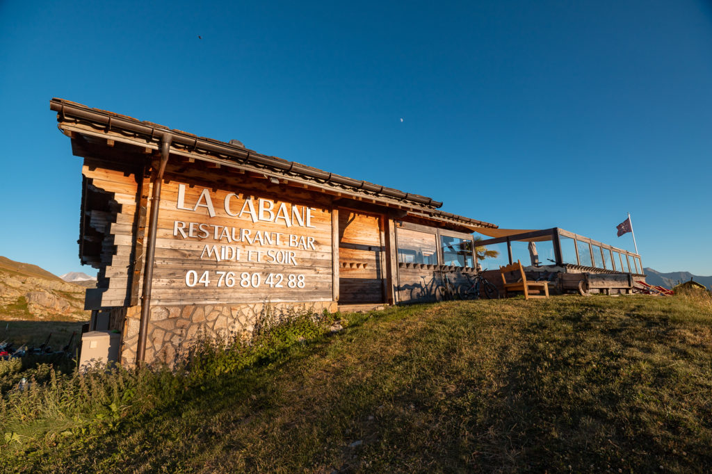 Où manger et où dormir à l'Alpe d'Huez ? Bonnes adresses restos et hôtels