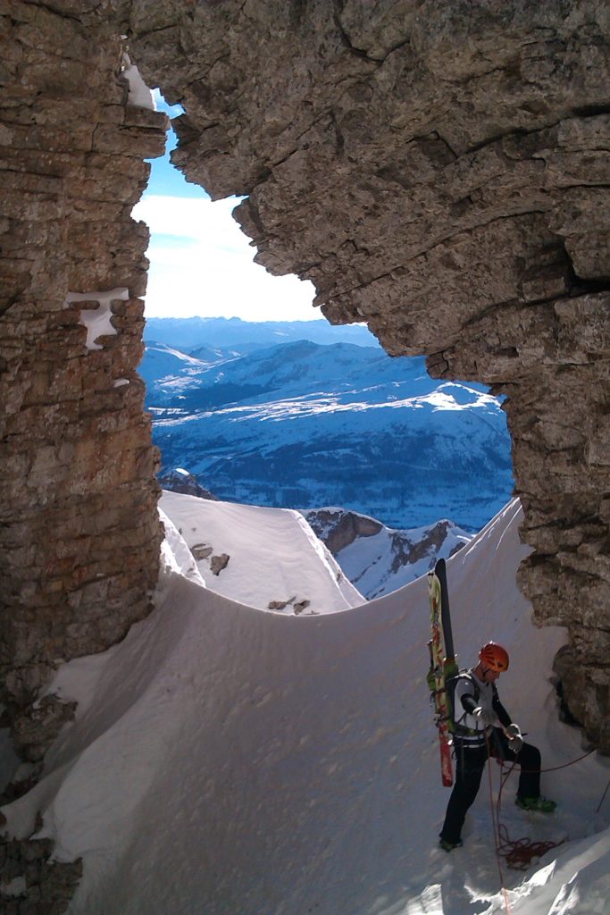 Explorer les chourums du Dévoluy : via souterrata, ski de rando, spéléologie...