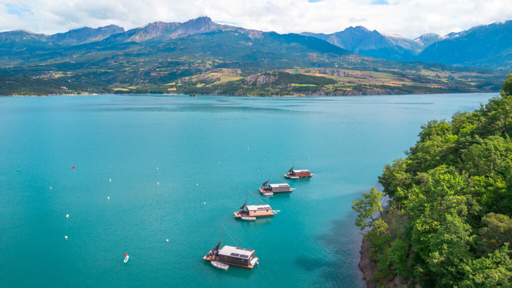 Où dormir au bord du lac de Serre-Ponçon ?