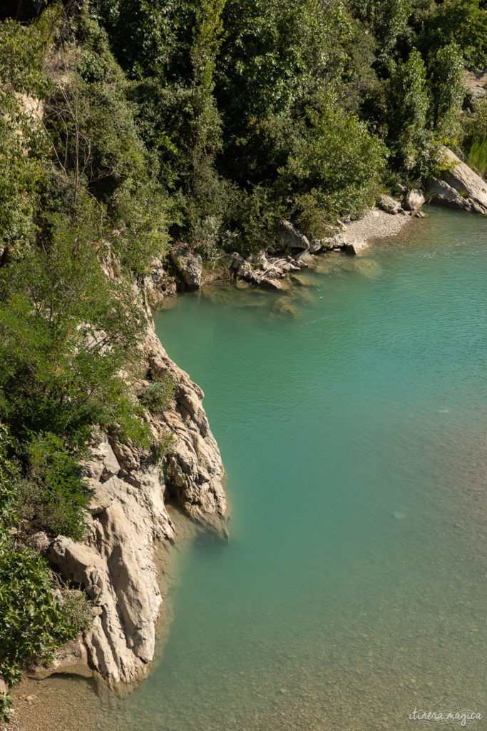 Sur la route de l'olivier en Baronnies provençales.