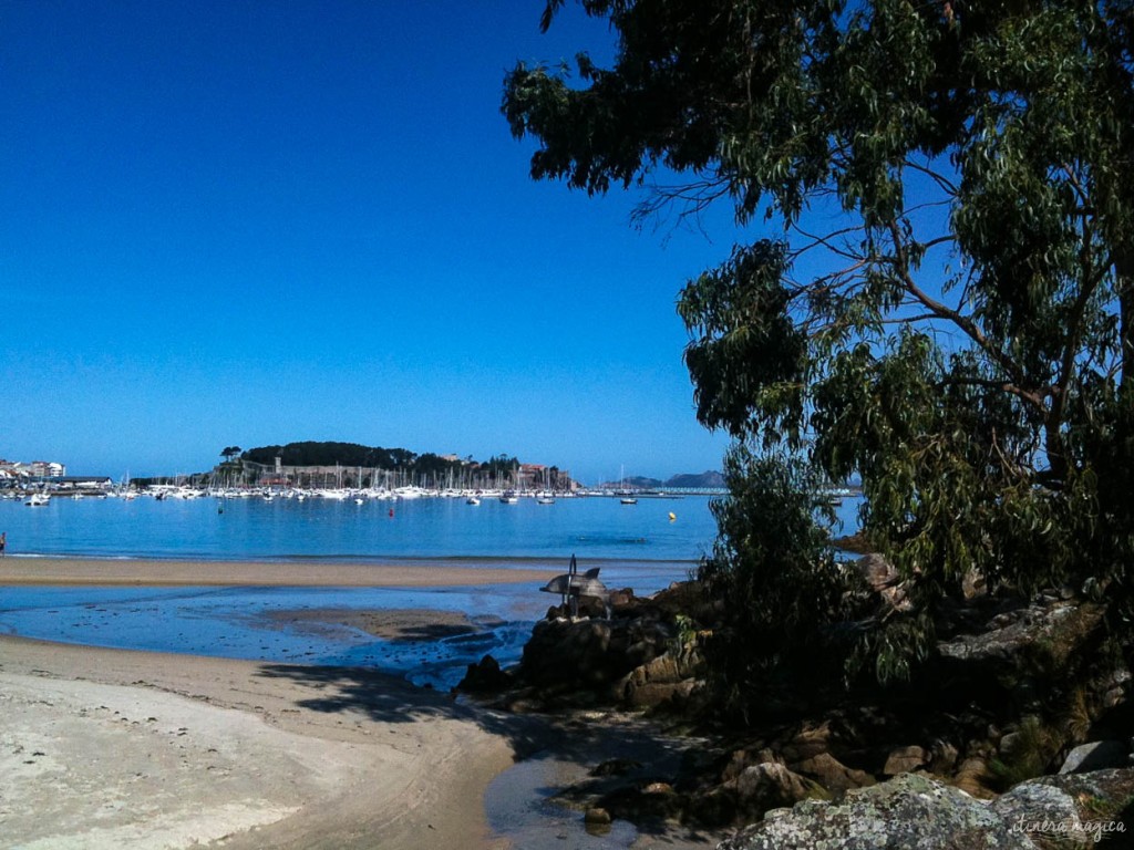 Baiona's harbor and fortress. 