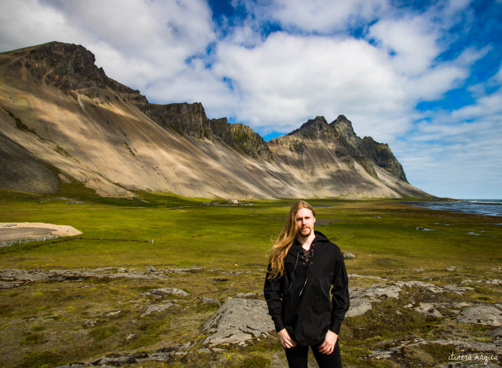 L’Islande est le pays des vikings. Partez sur les traces du peuple légendaire du nord, entre histoire et légende. Découvrez les lieux mythiques, l’exotique Viking Café, la forteresse Borgavirki, la péninsule de Snaefellsnes, et bien d’autres endroits magiques qui évoqueront l’héritage des vikings en Islande.