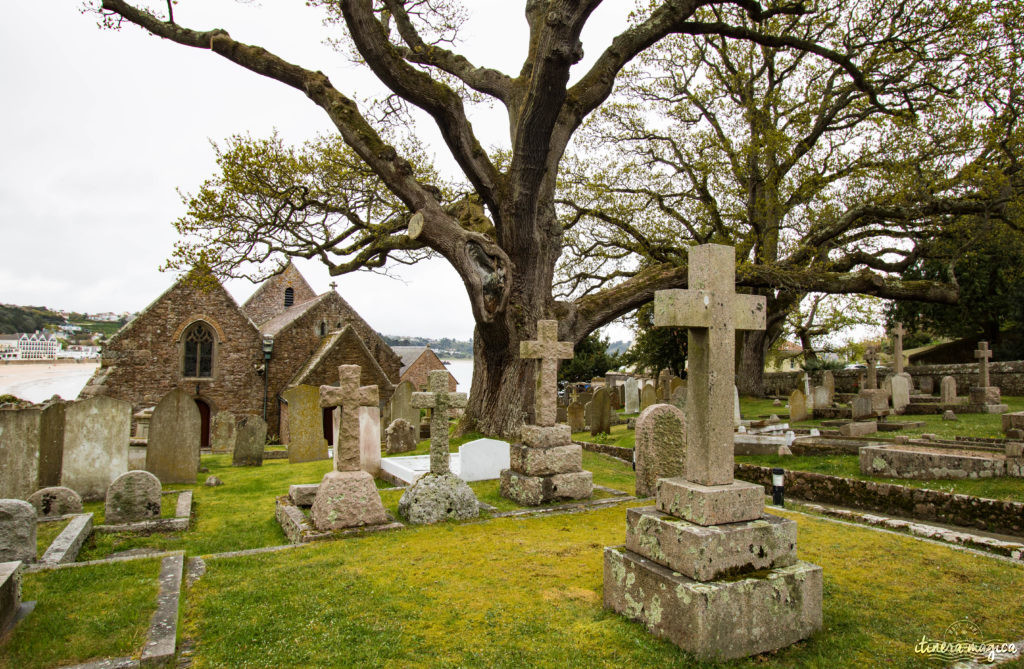 Tout recommencer à Jersey ? Virée insulaire sur les traces de Victor Hugo, dans la ravissante île anglo-normande fleurie.