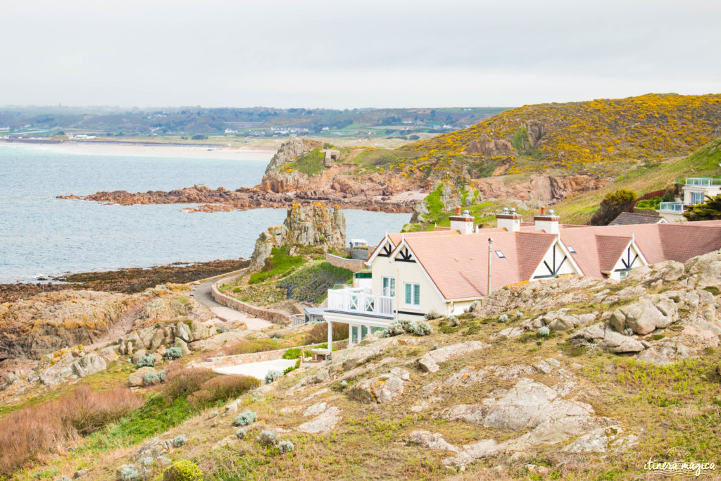 Tout recommencer à Jersey ? Virée insulaire sur les traces de Victor Hugo, dans la ravissante île anglo-normande fleurie.