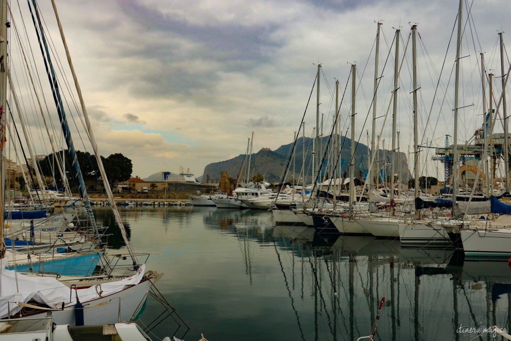 Der Hafen, und im Hintergrund der Monte Pellegrino, den Goethe so schön fand.