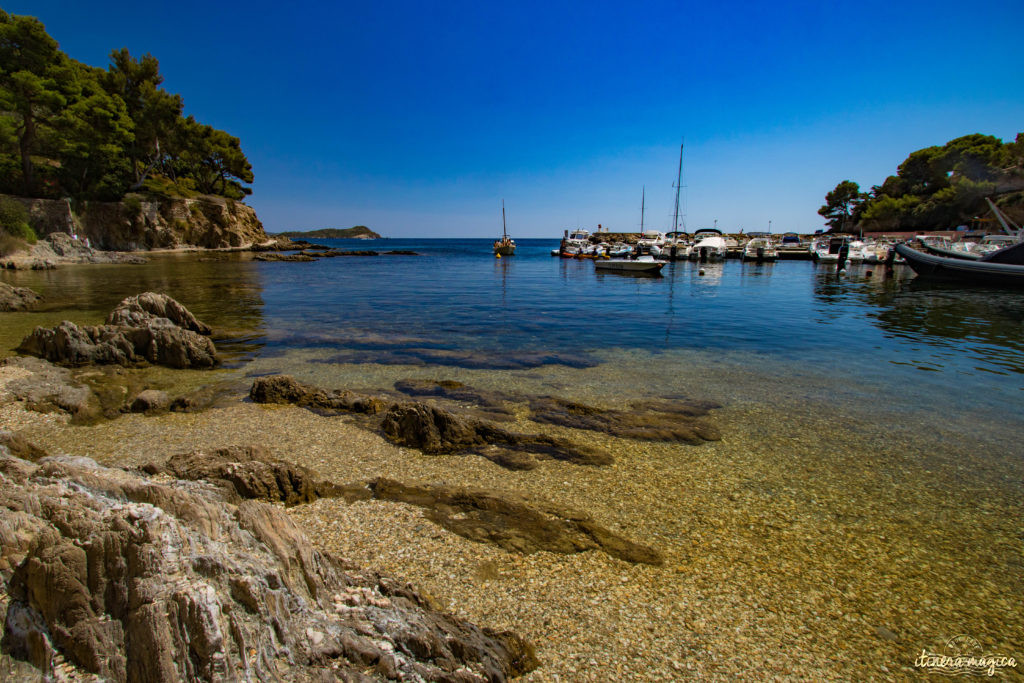 Venez découvrir la presqu'île de Giens : ses plages de rêve et ses calanques secrètes, ses marais salants, ses panoramas inoubliables, ses sports nautiques... le meilleur de la Côte d'Azur !