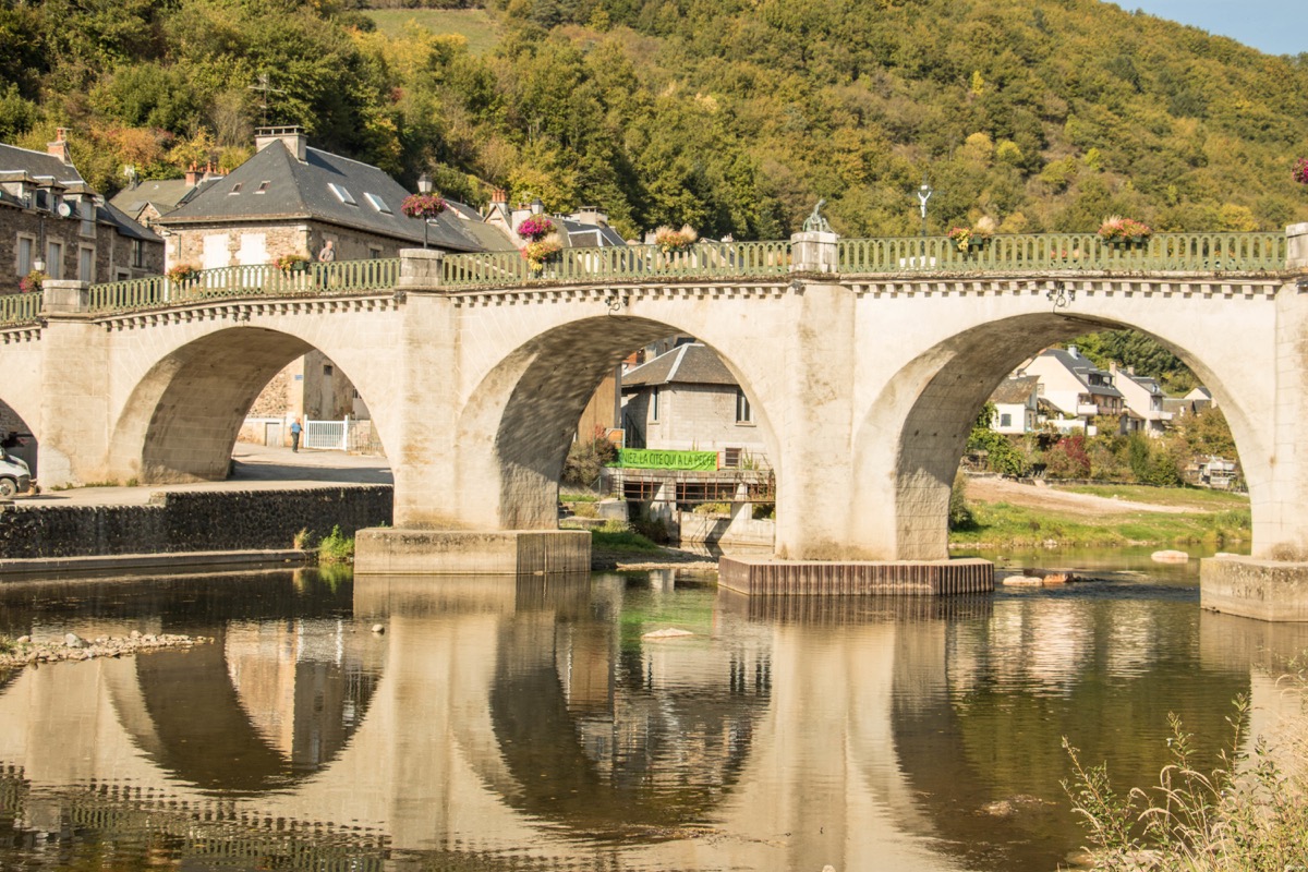 Que voir dans le Nord Aveyron ? Les plus beaux villages d'Aveyron, Conques, le canyon de Bozouls, Salles la Source, Espalion, Estaing... Voyage en Aveyron.