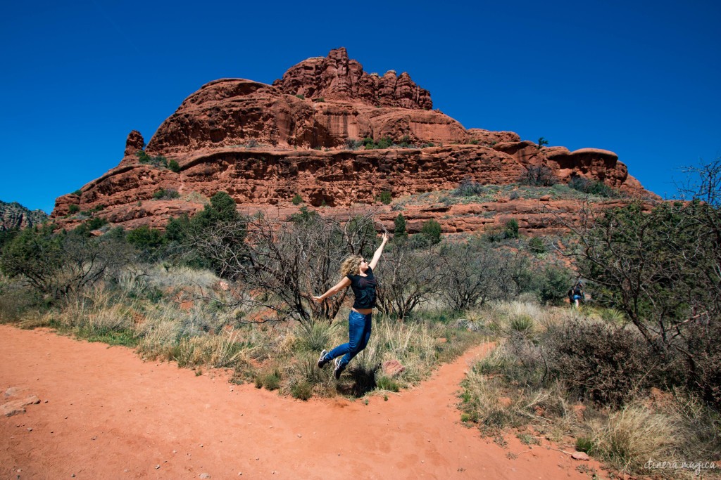 Surplombée par d’immenses rochers rouges, Sedona est un décor de western parfait. Mais au-delà de la beauté de ses paysages, Sedona cache un secret. Ici, des vortex d’énergie tourbillonnent, des ovnis clignotent dans le ciel, et on guette les extraterrestres. Découvrez les secrets de l’Arizona sur Itinera Magica. 