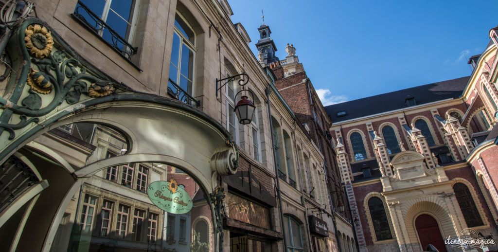  Mais quand on marche dans les rues de Douai, on la découvre aussi moderne, rénovée à la Belle époque. Je me régale de la profusion d’Art nouveau sur les façades lumineuses. Douai est belle, bien plus que je l’imaginais.