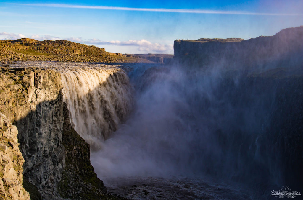 L'Islande est le pays des cascades. Découvrez les plus belles cascades d'Islande sur le blog de voyage Itinera Magica.