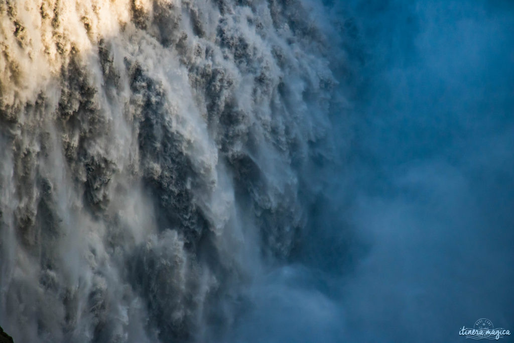 L'Islande est le pays des cascades. Découvrez les plus belles cascades d'Islande sur le blog de voyage Itinera Magica.