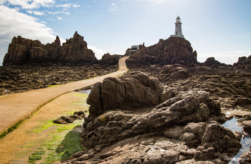 Tout recommencer à Jersey ? Virée insulaire sur les traces de Victor Hugo, dans la ravissante île anglo-normande fleurie.