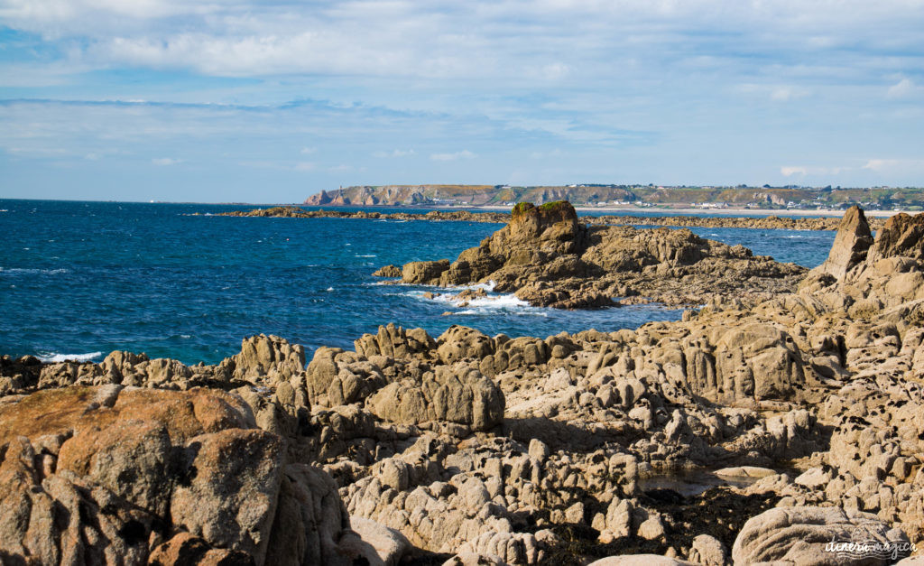 Tout recommencer à Jersey ? Virée insulaire sur les traces de Victor Hugo, dans la ravissante île anglo-normande fleurie.