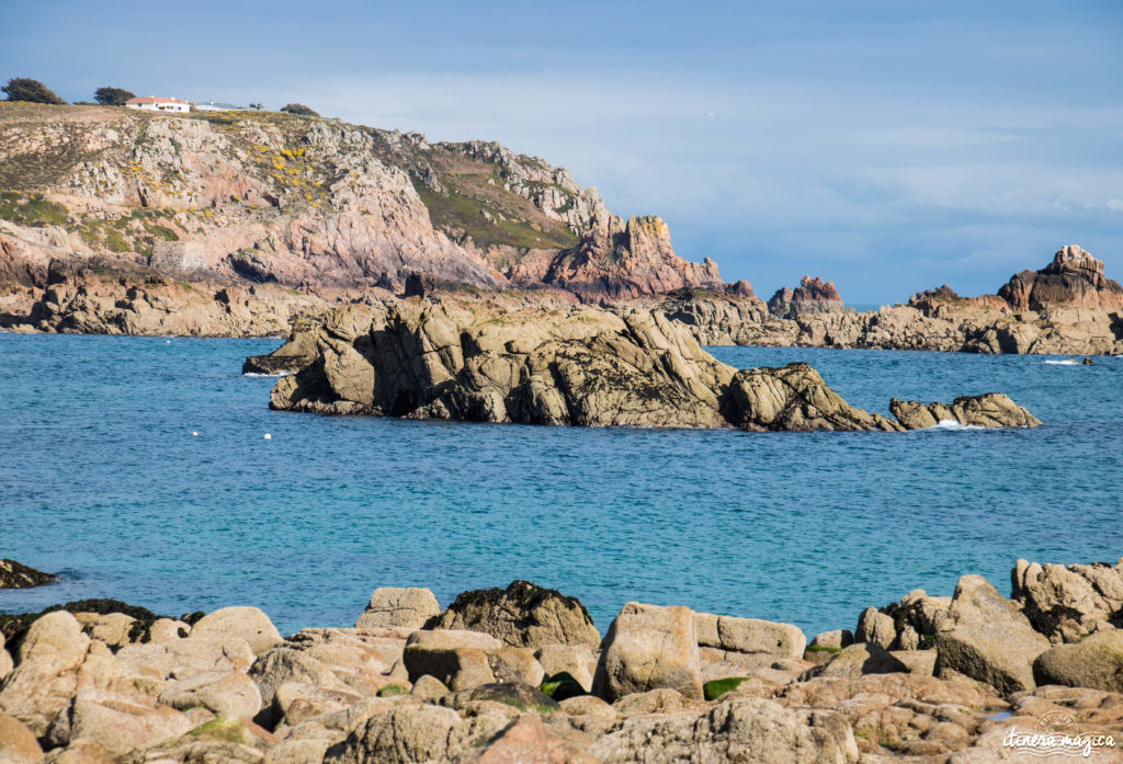 Tout recommencer à Jersey ? Virée insulaire sur les traces de Victor Hugo, dans la ravissante île anglo-normande fleurie.