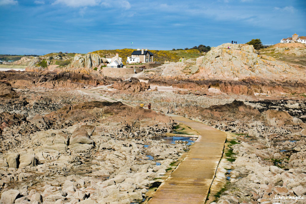 Tout recommencer à Jersey ? Virée insulaire sur les traces de Victor Hugo, dans la ravissante île anglo-normande fleurie.