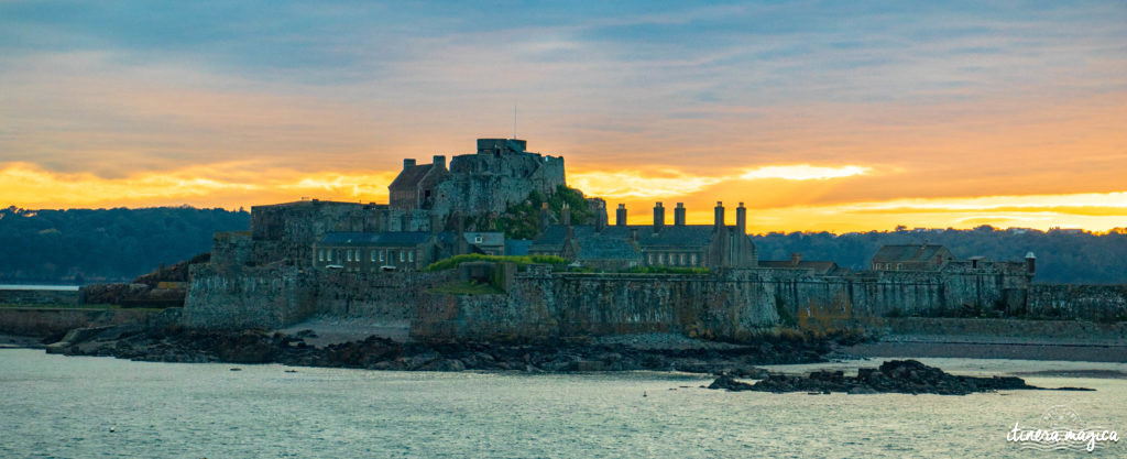 Tout recommencer à Jersey ? Virée insulaire sur les traces de Victor Hugo, dans la ravissante île anglo-normande fleurie.