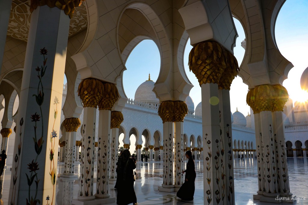 Femmes dans la sublime mosquée Sheikh Zayed d'Abu Dhabi. Aurais-je dû être plus critique quant à cette destination ? 