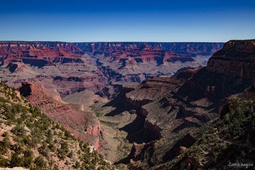 Saviez-vous que le Grand Canyon reste une énigme ? Que les scientifiques se demandent toujours comment est née cette gorge de tous les superlatifs ? Voyage à la découverte des secrets du Grand Canyon, histoires folles, photos à donner le vertige, astuces et itinéraires.