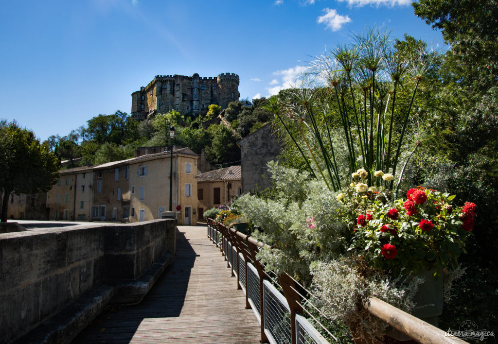 Que faire dans la Drôme? Visiter Grignan, le château de Suze-la-Rousse, la Garde Adhémar. Les châteaux de la Drôme provençale sont des secrets de Provence.