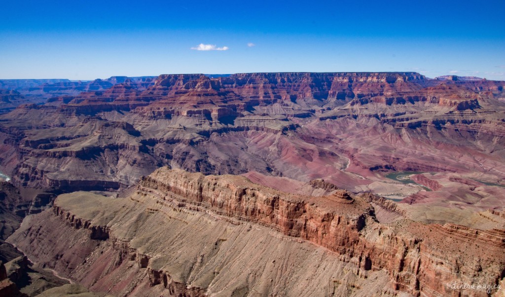 Saviez-vous que le Grand Canyon reste une énigme ? Que les scientifiques se demandent toujours comment est née cette gorge de tous les superlatifs ? Voyage à la découverte des secrets du Grand Canyon, histoires folles, photos à donner le vertige, astuces et itinéraires.