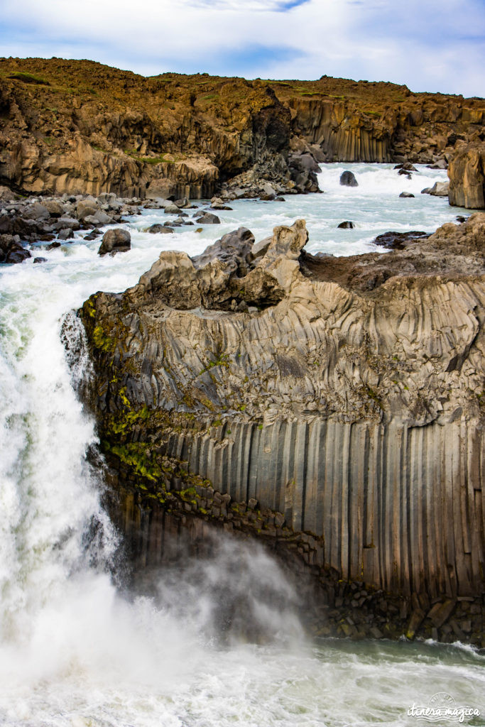 L'Islande est le pays des cascades. Découvrez les plus belles cascades d'Islande sur le blog de voyage Itinera Magica.