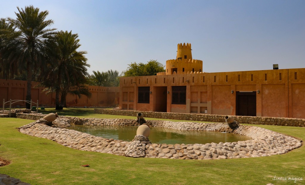 Fontaine dans le jardin du palais royal d'Al Ain.