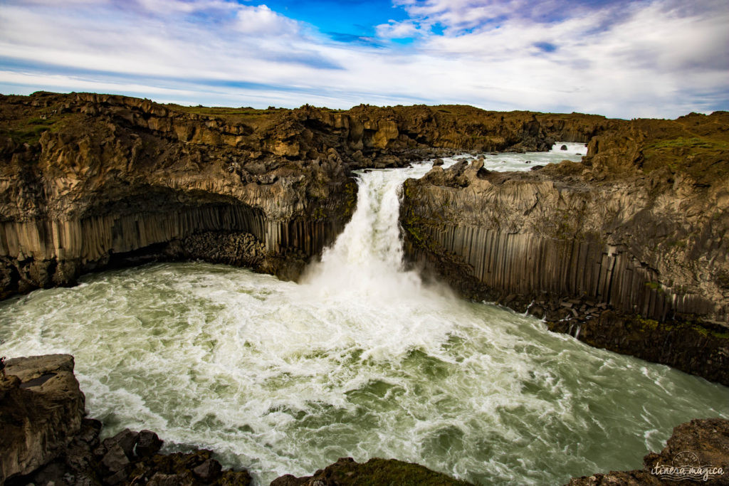 L'Islande est le pays des cascades. Découvrez les plus belles cascades d'Islande sur le blog de voyage Itinera Magica.