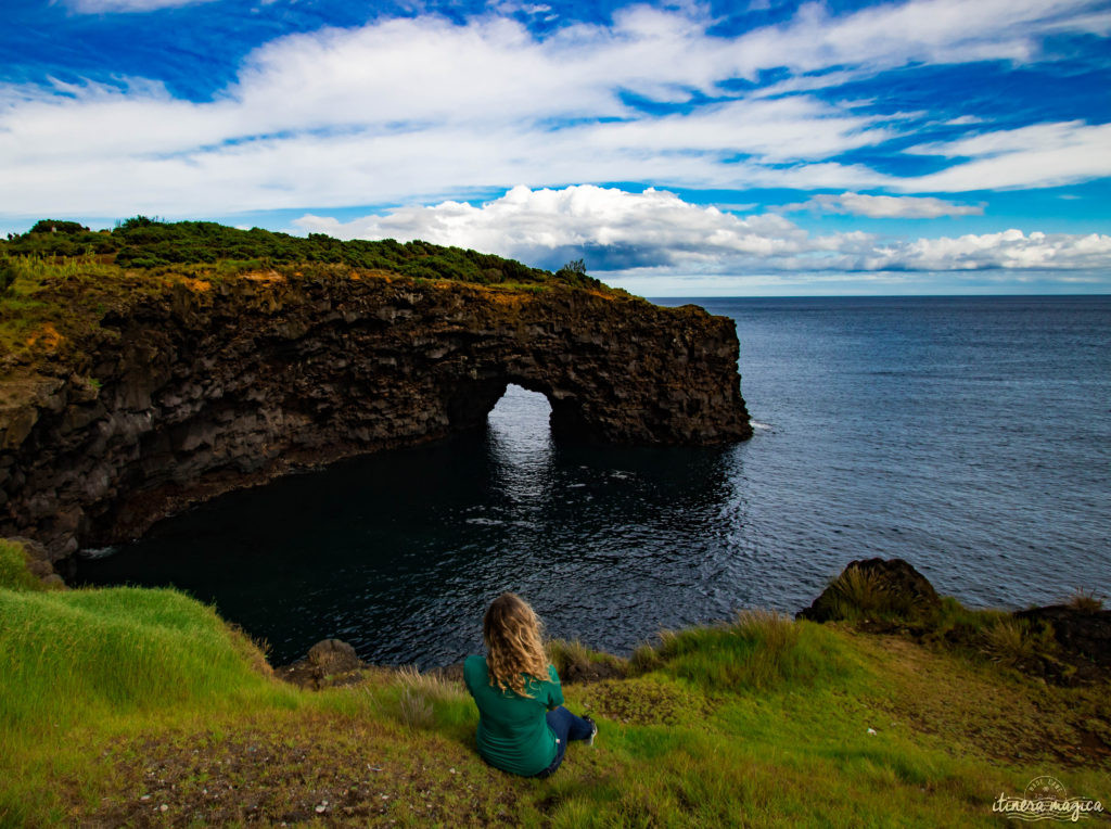 Vous ne connaissez pas les Açores? Une grande histoire d'amour vous attend. Découvrez le diamant de l'Atlantique, entre volcans, vagues et jardins. Que faire aux Açores, que voir ? Tout sur Itinera Magica, blog de voyage amoureux des lointains.