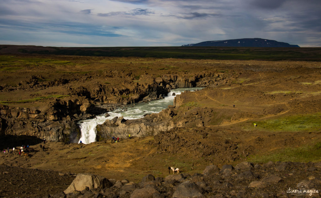 L'Islande est le pays des cascades. Découvrez les plus belles cascades d'Islande sur le blog de voyage Itinera Magica.