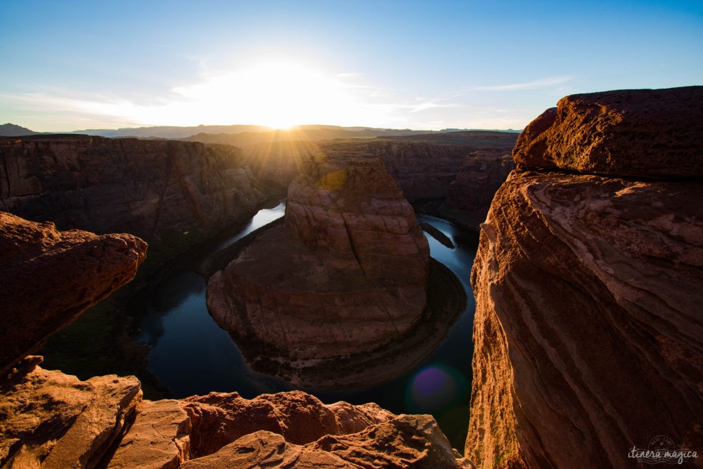 Comment aller à Horseshoe Bend ? le plus beau méandre du Colorado, et les rives du Lac Powell regorgent de merveilles géologiques. Le road trip continue à Page, Arizona. Itinera Magica