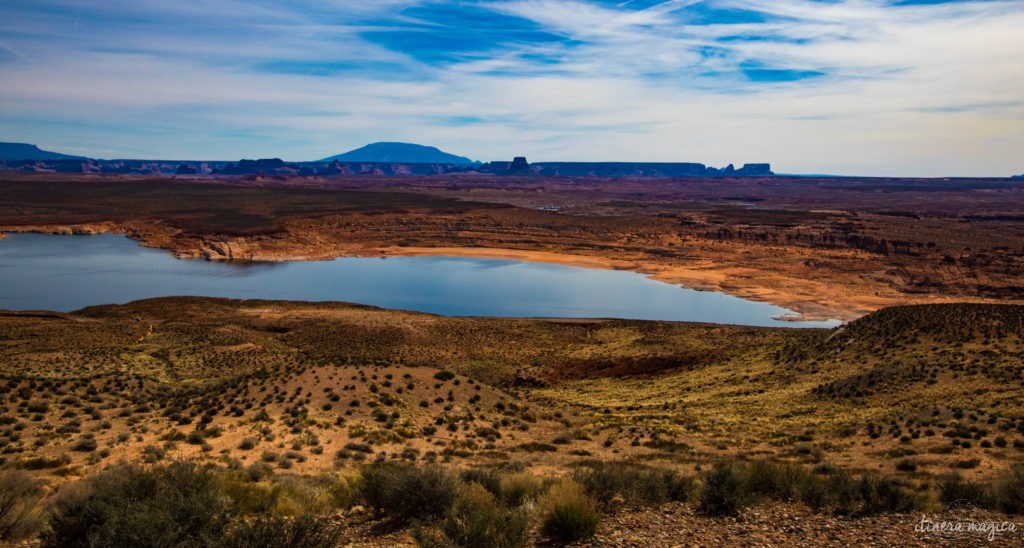 Horseshoe Bend, le plus beau méandre du Colorado, et les rives du Lac Powell regorgent de merveilles géologiques. Le road trip continue à Page, Arizona. Itinera Magica