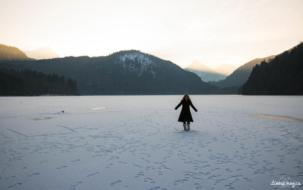 Des activités et expériences insolites autour de Munich et ailleurs en Bavière ? Tyrolière dans les Alpes, surf urbain à Munich, patinage sur lac gelé, Krampus, thermes d'Erding...