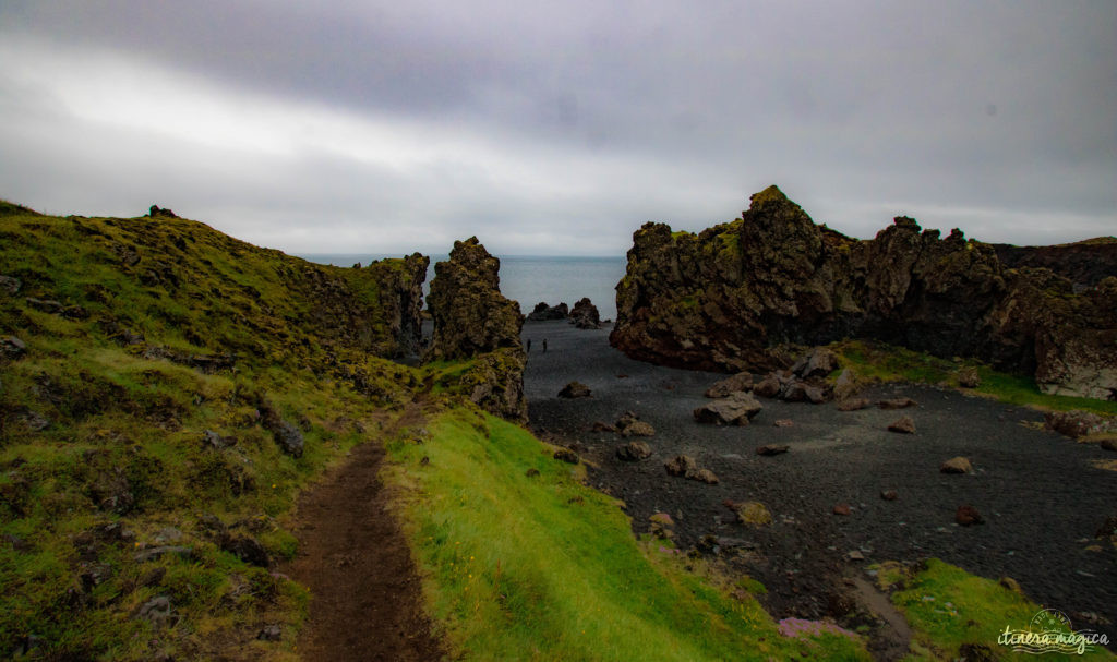 L’Islande est le pays des vikings. Partez sur les traces du peuple légendaire du nord, entre histoire et légende. Découvrez les lieux mythiques, l’exotique Viking Café, la forteresse Borgavirki, la péninsule de Snaefellsnes, et bien d’autres endroits magiques qui évoqueront l’héritage des vikings en Islande.
