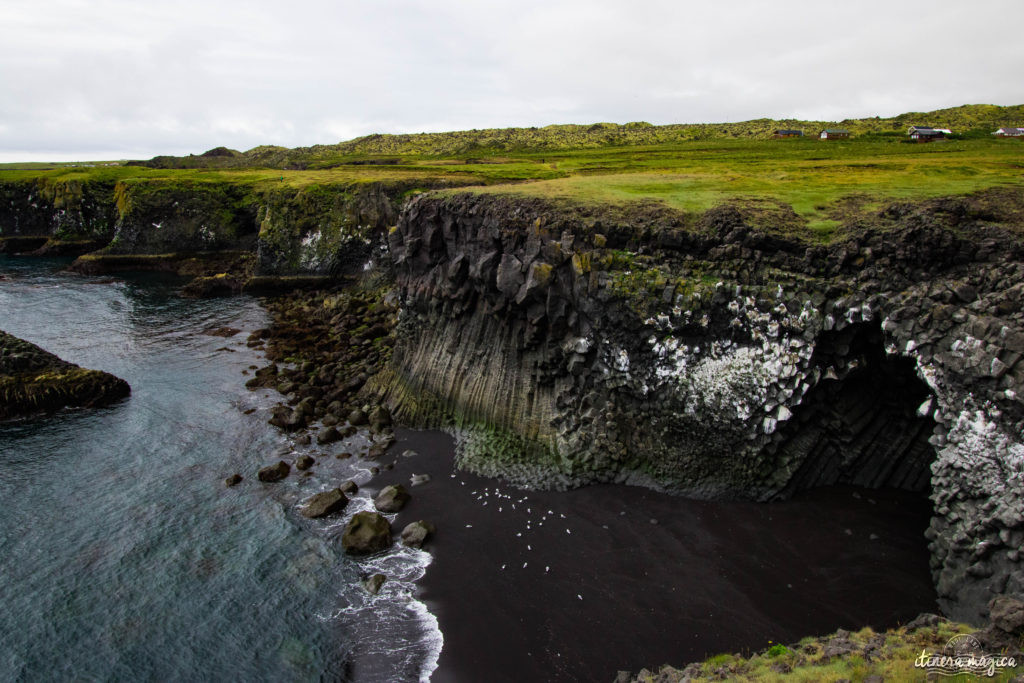 L’Islande est le pays des vikings. Partez sur les traces du peuple légendaire du nord, entre histoire et légende. Découvrez les lieux mythiques, l’exotique Viking Café, la forteresse Borgavirki, la péninsule de Snaefellsnes, et bien d’autres endroits magiques qui évoqueront l’héritage des vikings en Islande.