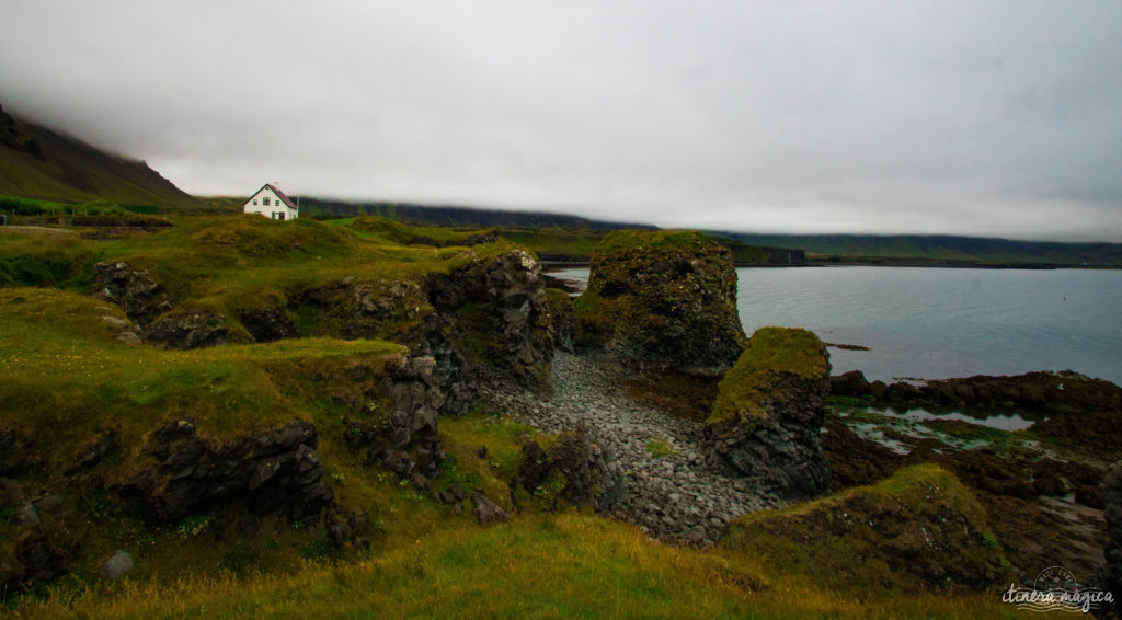 L’Islande est le pays des vikings. Partez sur les traces du peuple légendaire du nord, entre histoire et légende. Découvrez les lieux mythiques, l’exotique Viking Café, la forteresse Borgavirki, la péninsule de Snaefellsnes, et bien d’autres endroits magiques qui évoqueront l’héritage des vikings en Islande.