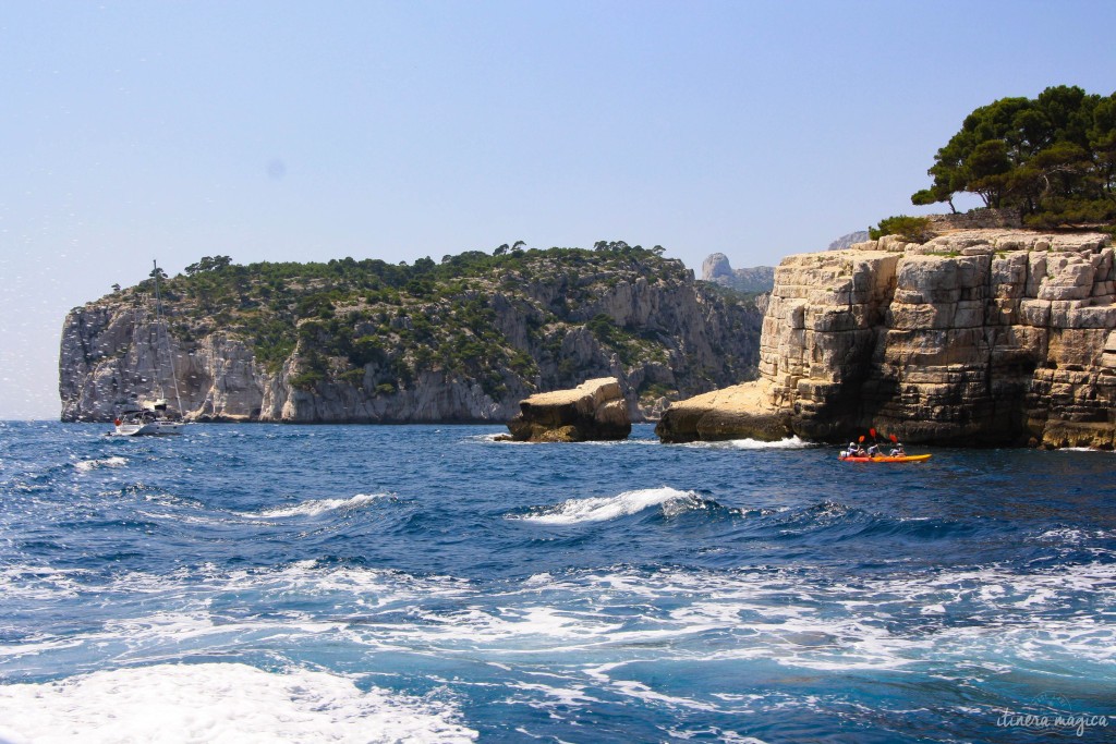 Kayaking to En-Vau.