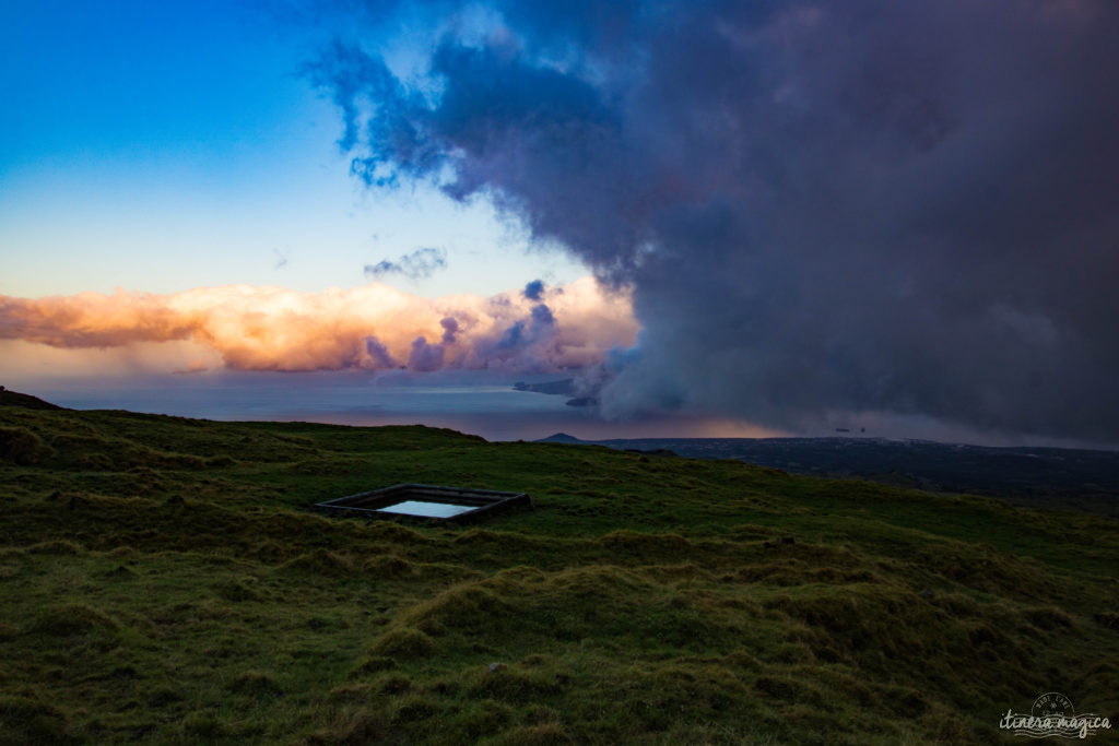 Vous ne connaissez pas les Açores? Une grande histoire d'amour vous attend. Découvrez le diamant de l'Atlantique, entre volcans, vagues et jardins. Que faire aux Açores, que voir ? Tout sur Itinera Magica, blog de voyage amoureux des lointains.