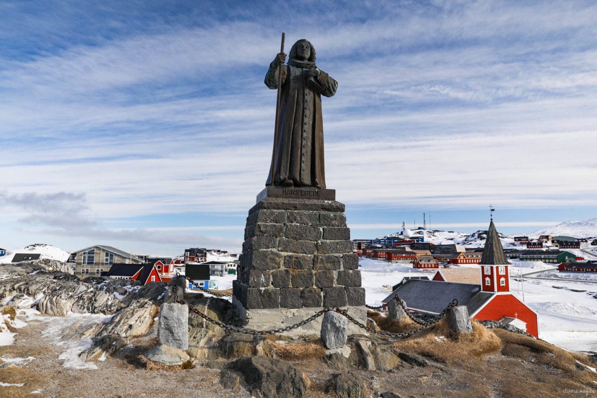 Découvrez Nuuk, capitale du Groenland. Que voir et que faire à Nuuk ? Musées, excursions dans le fjord, découverte de la montagne... Nuuk groenland blog.