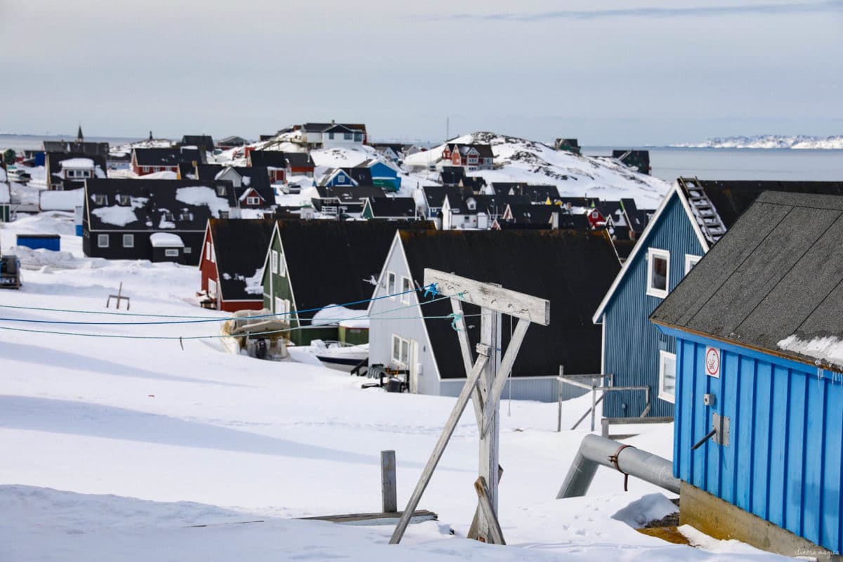 Découvrez Nuuk, capitale du Groenland. Que voir et que faire à Nuuk ? Musées, excursions dans le fjord, découverte de la montagne... Nuuk groenland blog.