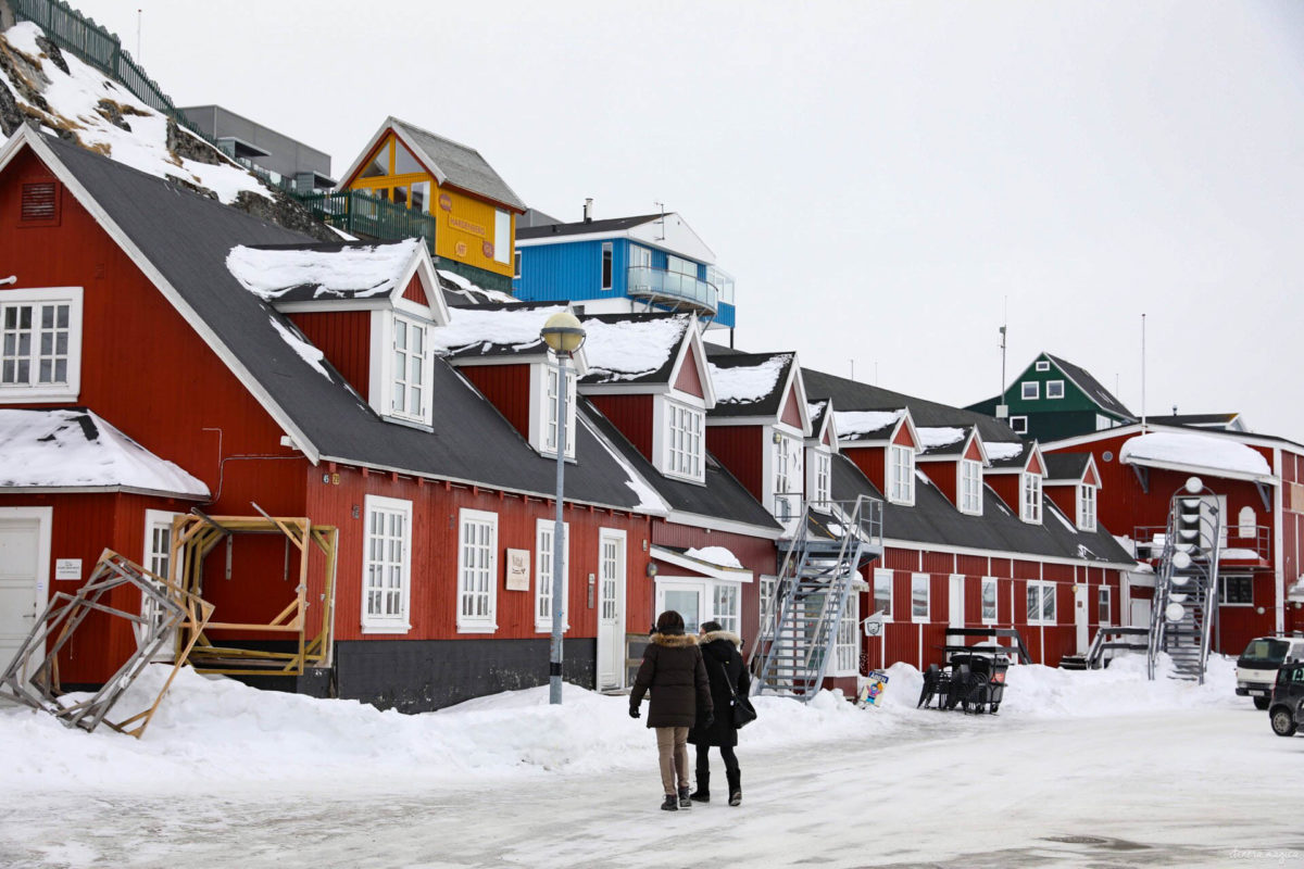 Découvrez Nuuk, capitale du Groenland. Que voir et que faire à Nuuk ? Musées, excursions dans le fjord, découverte de la montagne... Nuuk groenland blog.