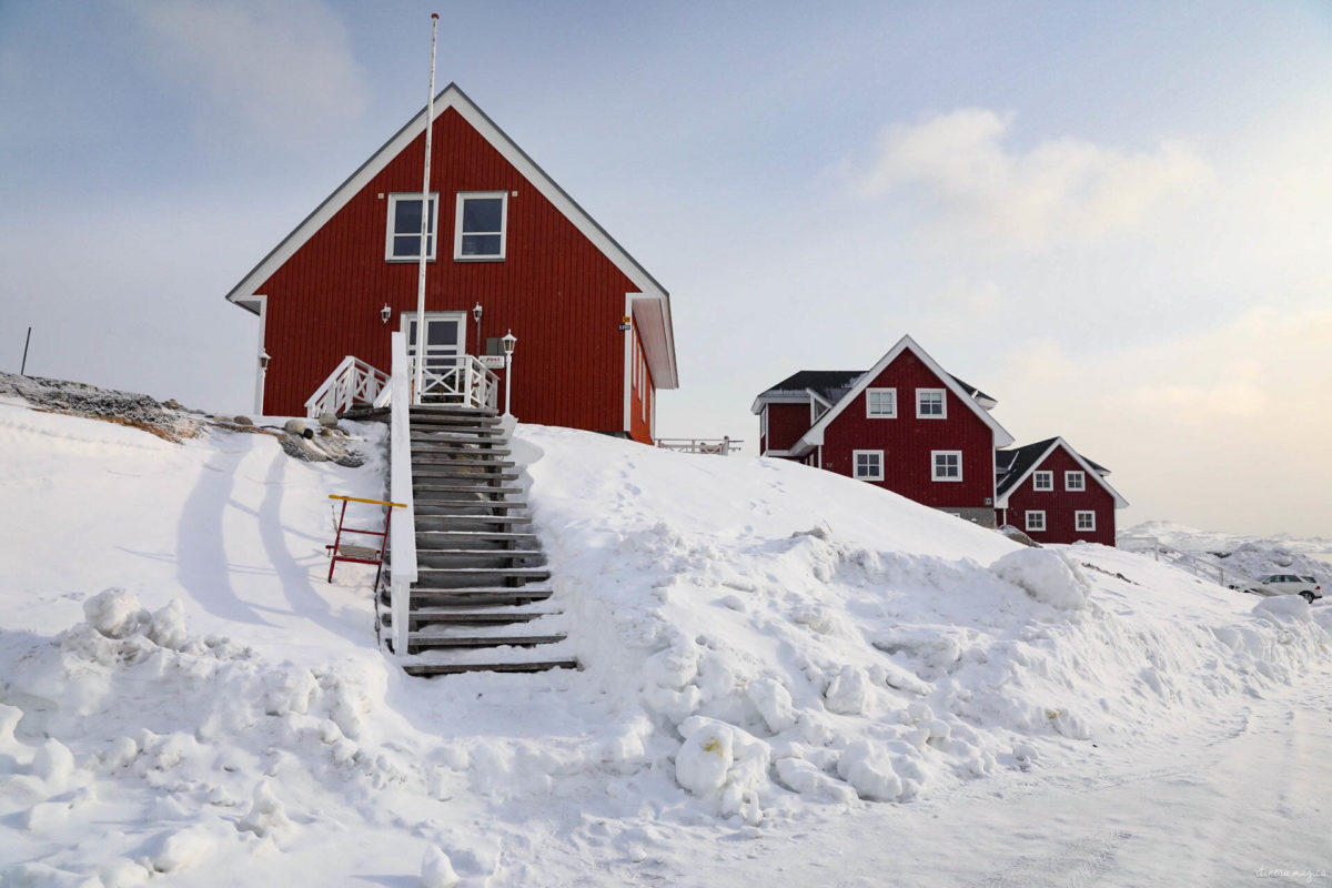 Découvrez Nuuk, capitale du Groenland. Que voir et que faire à Nuuk ? Musées, excursions dans le fjord, découverte de la montagne... Nuuk groenland blog.