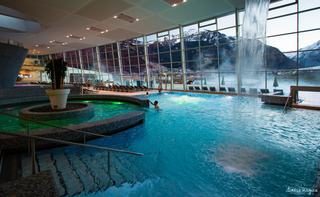 Le meilleur hôtel spa d'Autriche ? Le Tauern Spa Kaprun. Fabuleuse piscine donnant sur les Alpes, saunas, grand luxe, parc aquatique alpin de rêve.