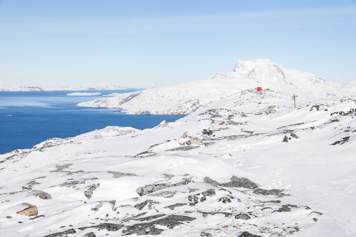 Découvrez Nuuk, capitale du Groenland. Que voir et que faire à Nuuk ? Musées, excursions dans le fjord, découverte de la montagne... Nuuk groenland blog.