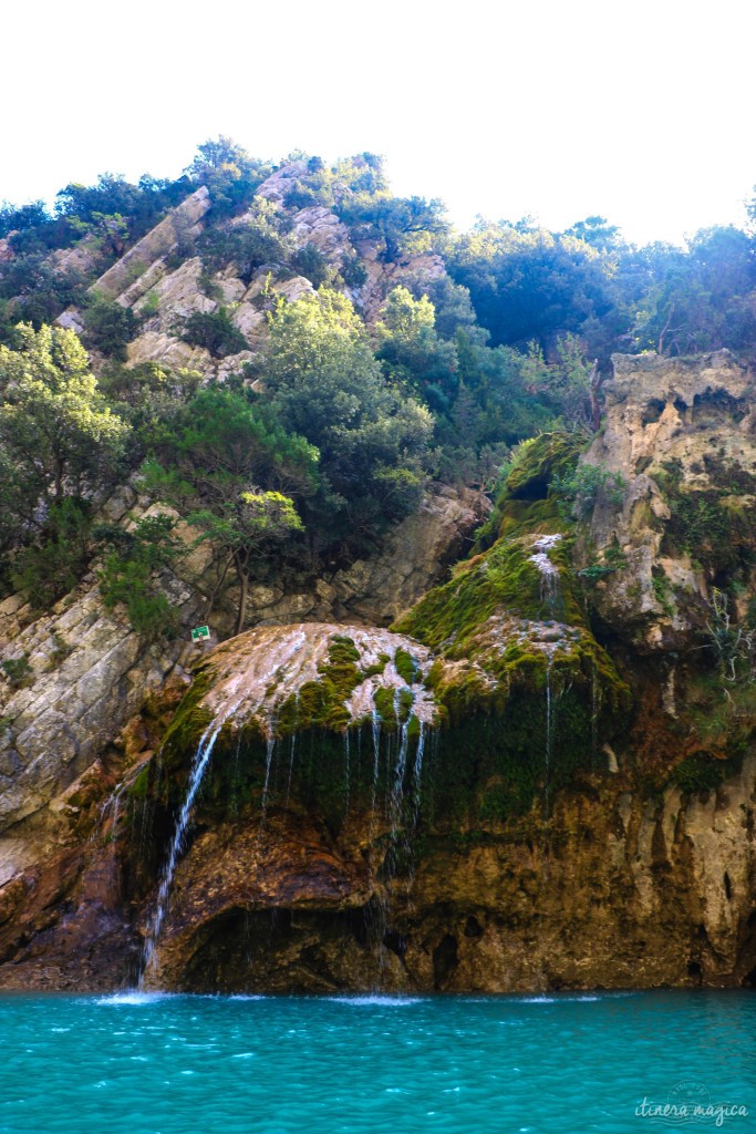 Sur le lac de Sainte Croix, dans les gorges du Verdon, la féerie.