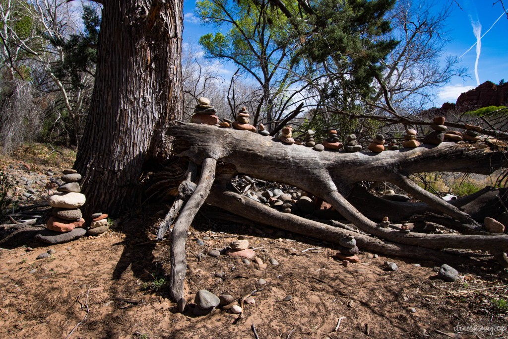 Surplombée par d’immenses rochers rouges, Sedona est un décor de western parfait. Mais au-delà de la beauté de ses paysages, Sedona cache un secret. Ici, des vortex d’énergie tourbillonnent, des ovnis clignotent dans le ciel, et on guette les extraterrestres. Découvrez les secrets de l’Arizona sur Itinera Magica.